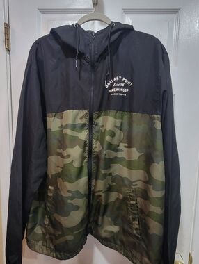 Ballast Point Men's Black & Camo Hooded Windbreaker Jacket Size 2XL